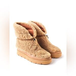 MARC FISHER Women's Kamryn Bootie $259.00
Cozy Tan Shearling Women's Boots 7.5